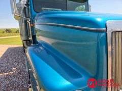1993  International  Eagle 9300  Straight Truck