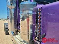 2014  Peterbilt  389  Semi Truck