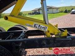 1999  International  9400  Straight Truck