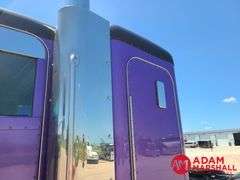 2014  Peterbilt  389  Semi Truck