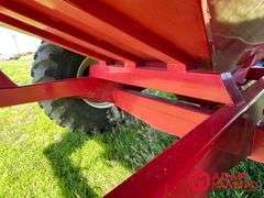 2011  J & M  875-18   Grain Cart