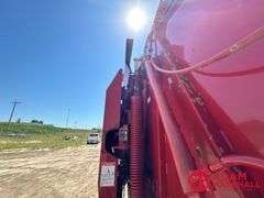 2013  New Holland  BR7090  Specialty Crop Baler