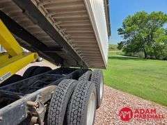 1999  International  9400  Straight Truck