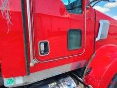 2011  Kenworth  T800  Semi Truck