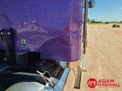 2014  Peterbilt  389  Semi Truck
