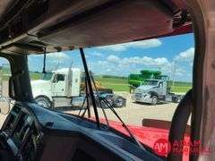 2011  Kenworth  T800  Semi Truck