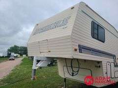 1993  NU-WA  Hitchhiker  Camper Trailer - 30FT