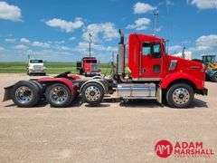 2011  Kenworth  T800  Semi Truck