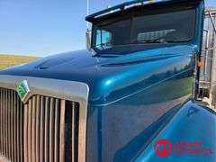 1999  International  9400  Straight Truck