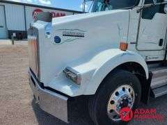 2016  Kenworth  T880  Semi Truck