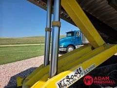 1999  International  9400  Straight Truck