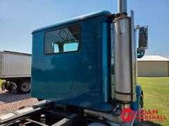 1993  International  Eagle 9300  Straight Truck