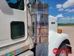 2014  Kenworth  W900  Semi Truck