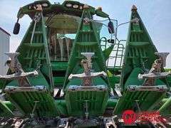 2019  John Deere  708C  Corn Head - 8R30