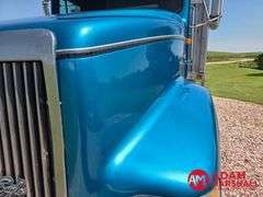 1993  International  Eagle 9300  Straight Truck