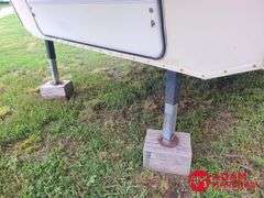 1993  NU-WA  Hitchhiker  Camper Trailer - 30FT
