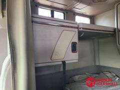 2004  International  9400t  Semi Truck