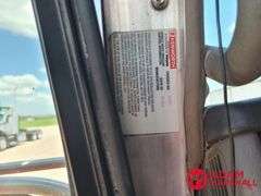 2011  Kenworth  T800  Semi Truck