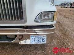 2004  International  9400t  Semi Truck