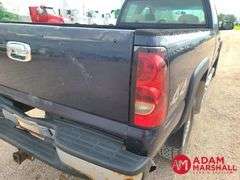 2005  Chevrolet  Silverado 2500  Pickup - Gasoline
