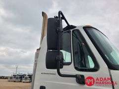 2005  International Harvester  8000  Semi Truck