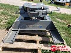 B&W  Companion  5th Wheel Hitch