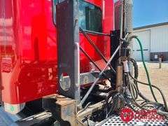 2011  Kenworth  T800  Semi Truck