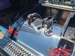 2014  Peterbilt  389  Semi Truck