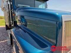 1999  International  9400  Straight Truck