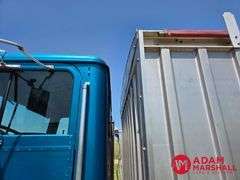 1993  International  Eagle 9300  Straight Truck