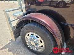 2015  Peterbilt  389  Semi Truck