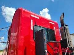 2011  Kenworth  T800  Semi Truck