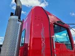 2011  Kenworth  T800  Semi Truck