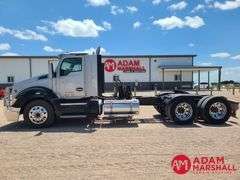 2016  Kenworth  T680  Semi Truck