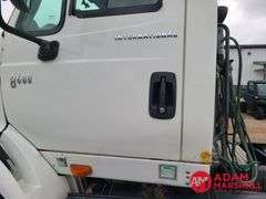 2005  International Harvester  8000  Semi Truck