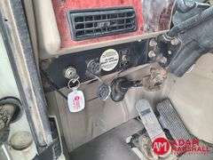 2004  International  9400t  Semi Truck