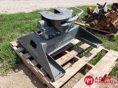 B&W  Companion  5th Wheel Hitch