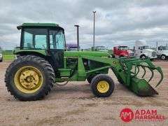 1984  John Deere  2950  Tractor w/Loader