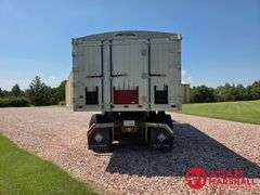 1999  International  9400  Straight Truck