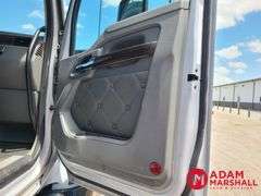 2016  Kenworth  T680  Semi Truck