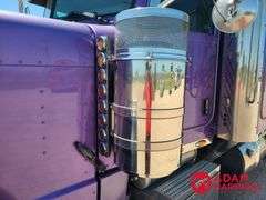 2014  Peterbilt  389  Semi Truck
