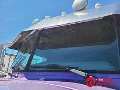 2014  Peterbilt  389  Semi Truck
