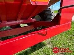 2011  J & M  875-18   Grain Cart