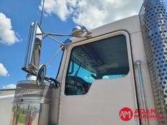 2014  Kenworth  W900  Semi Truck