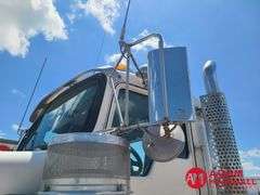 2014  Kenworth  W900  Semi Truck