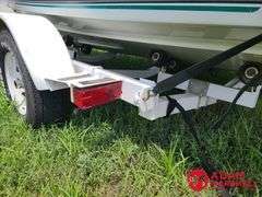 1992  Rinker  186 Captiva  V-Hull Boat - 18FT