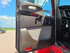 2011  Kenworth  T800  Semi Truck