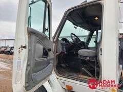 2005  International Harvester  8000  Semi Truck