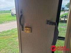 1993  NU-WA  Hitchhiker  Camper Trailer - 30FT