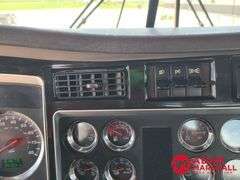2011  Kenworth  T800  Semi Truck